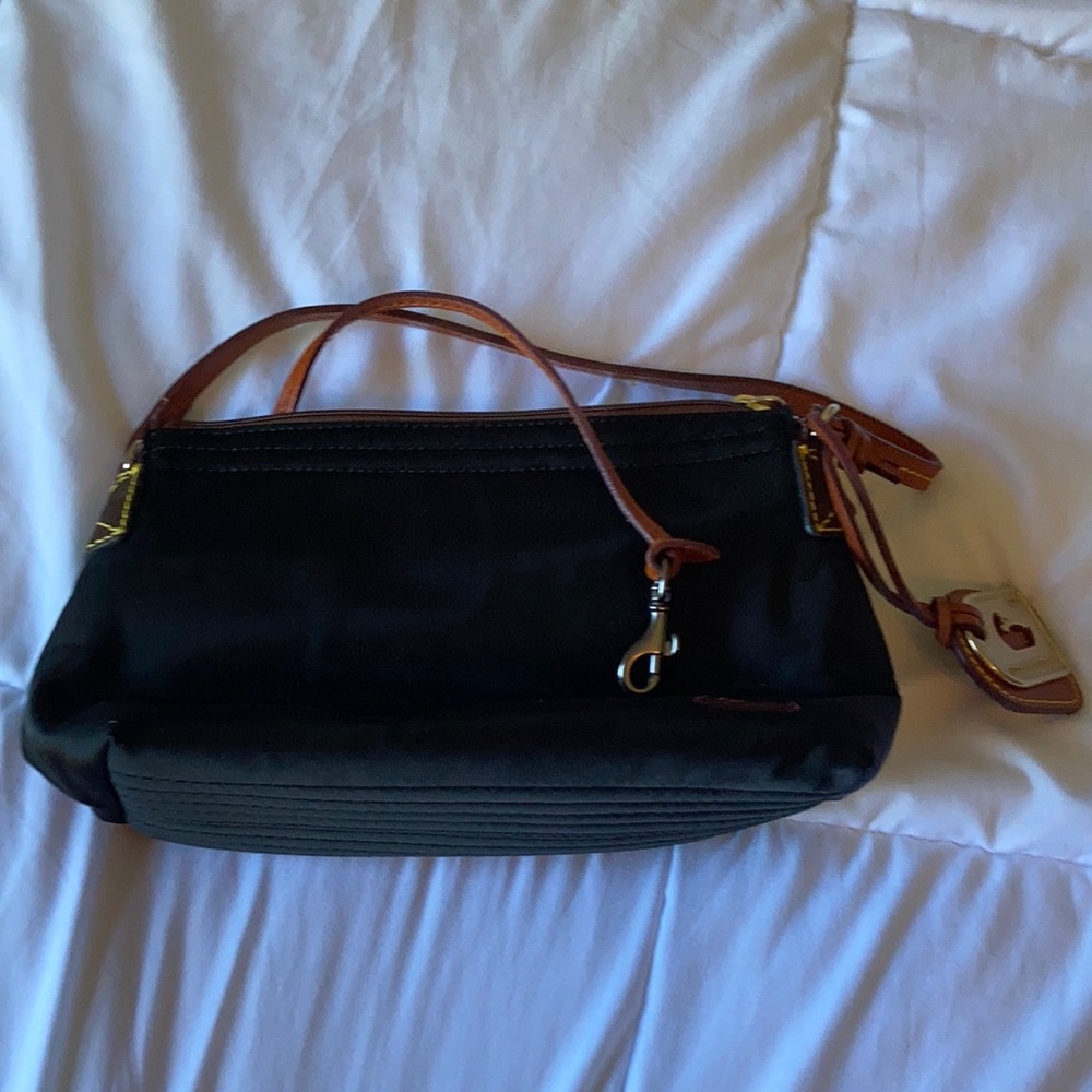 Dooney & Burke pouchette